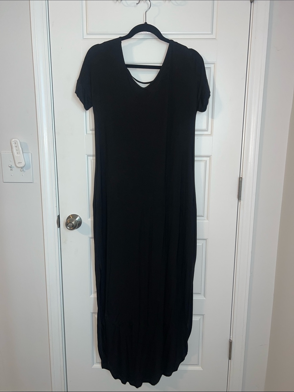Kohl's Black Short Sleeve V-Neck Maxi Dress